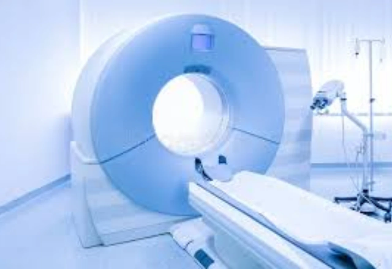 Muškarac preminuo nakon što ga je MRI uređaj povukao zbog metalne ogrlice