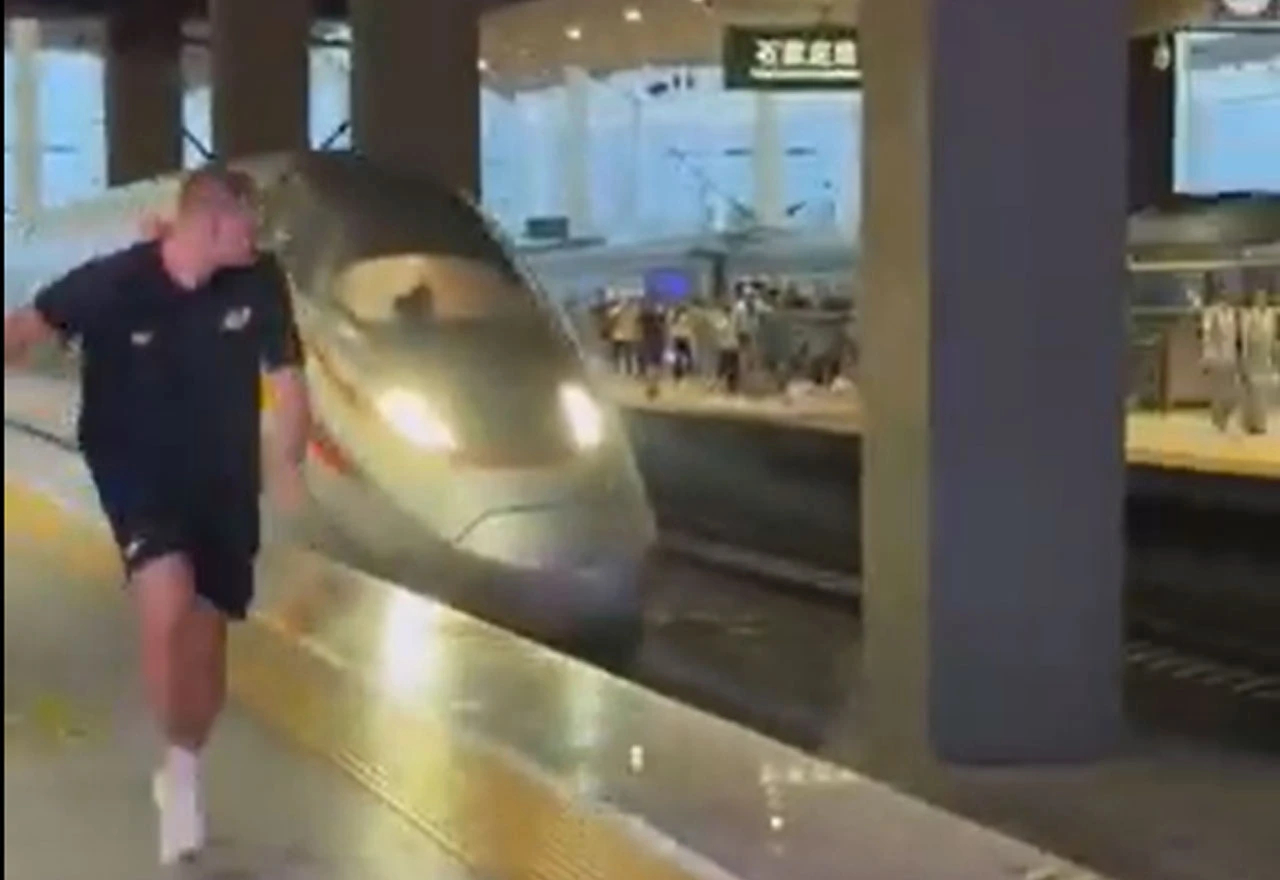 VIDEO | Nikola Jokić u Kini trčao protiv vlaka brzog 350 km/h