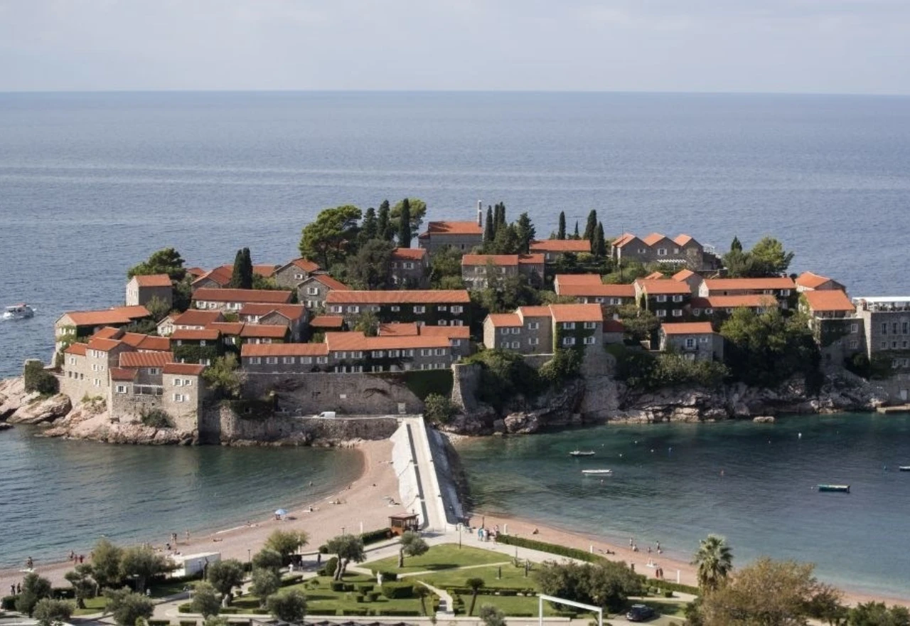 Sezona podbacila: U Crnoj Gori više praznih kreveta nego turista