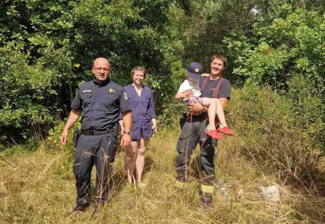 Nestala djevojčica pronađena u šumi: "Bila je u travi višoj od nje, toliko prestrašena da nije mogla ni zaplakati"
