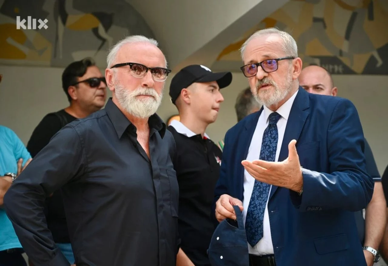 FOTO | Posljednji pozdrav velikanu: Sarajevo se oprostilo od Josipa Pejakovića
