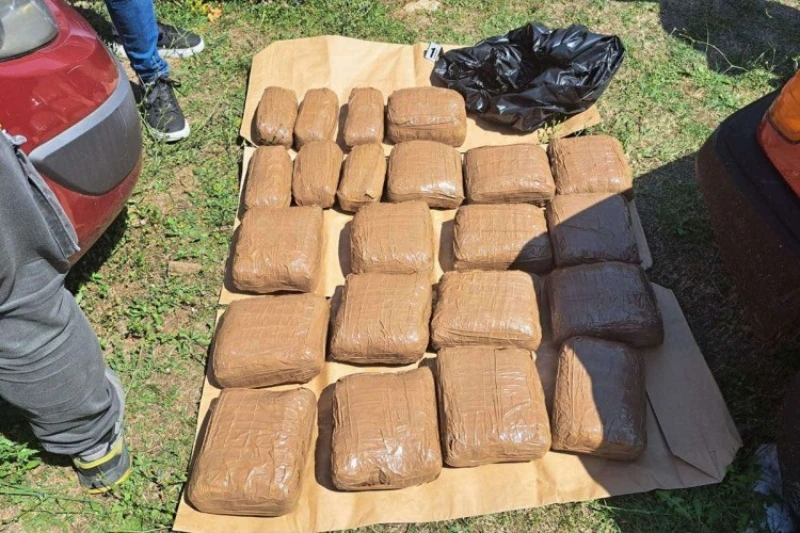 Policijska akcija: Oduzet Mercedes i 27 kilograma marihuane