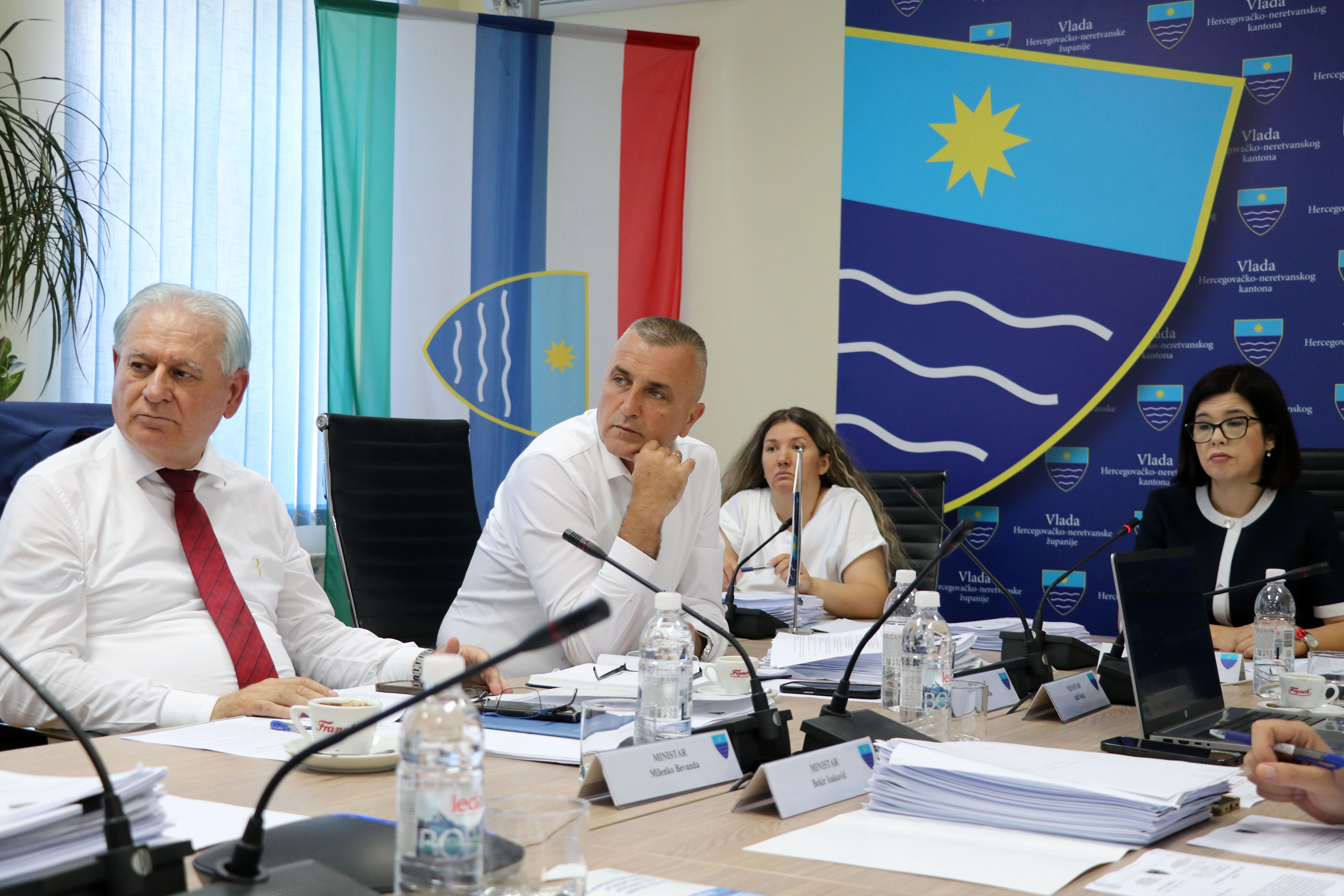 Vlada HNŽ-a: Subvencije za mlade, torbe za školarce i zakup svih lovišta