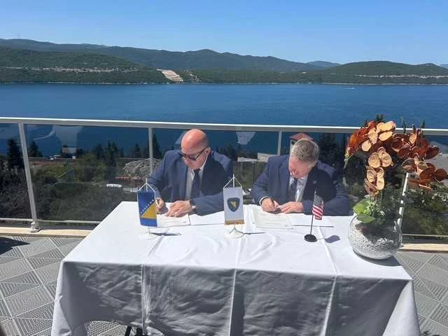 Direktor Granične policije Bosne i Hercegovine Mirko Kuprešaković i Tyler Truby regionalni ataše za borbu protiv terorizma Ministarstva pravosuđa SAD-a
