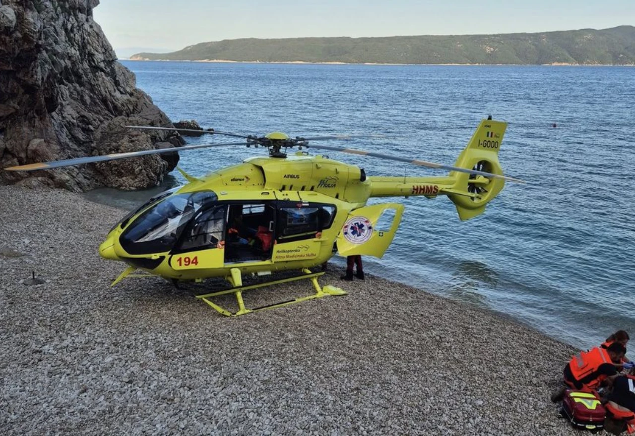 VIDEO| Skok sa 17 metara završio helikopterskim spašavanjem na plaži u Hrvatskoj