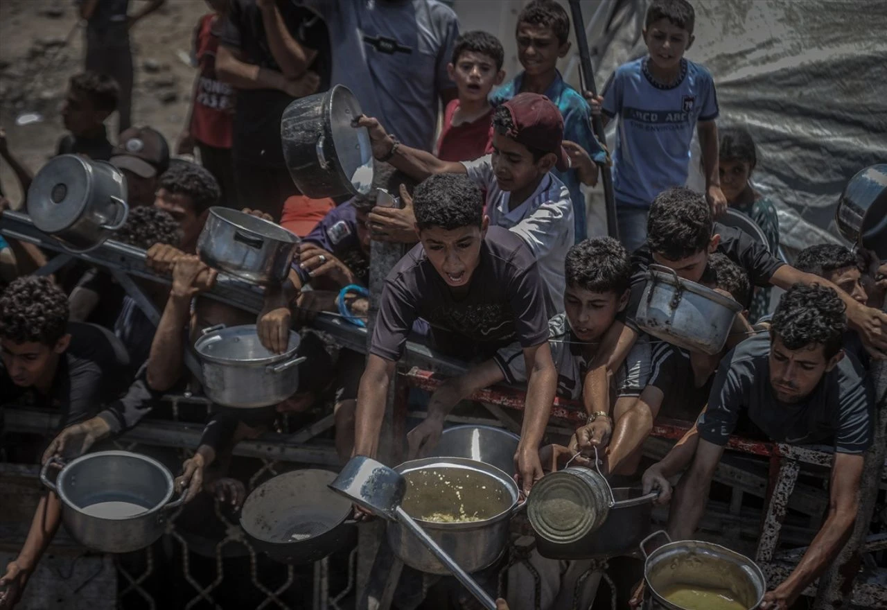 Gaza na rubu: Djeca kopaju po smeću, liječnici gladuju
