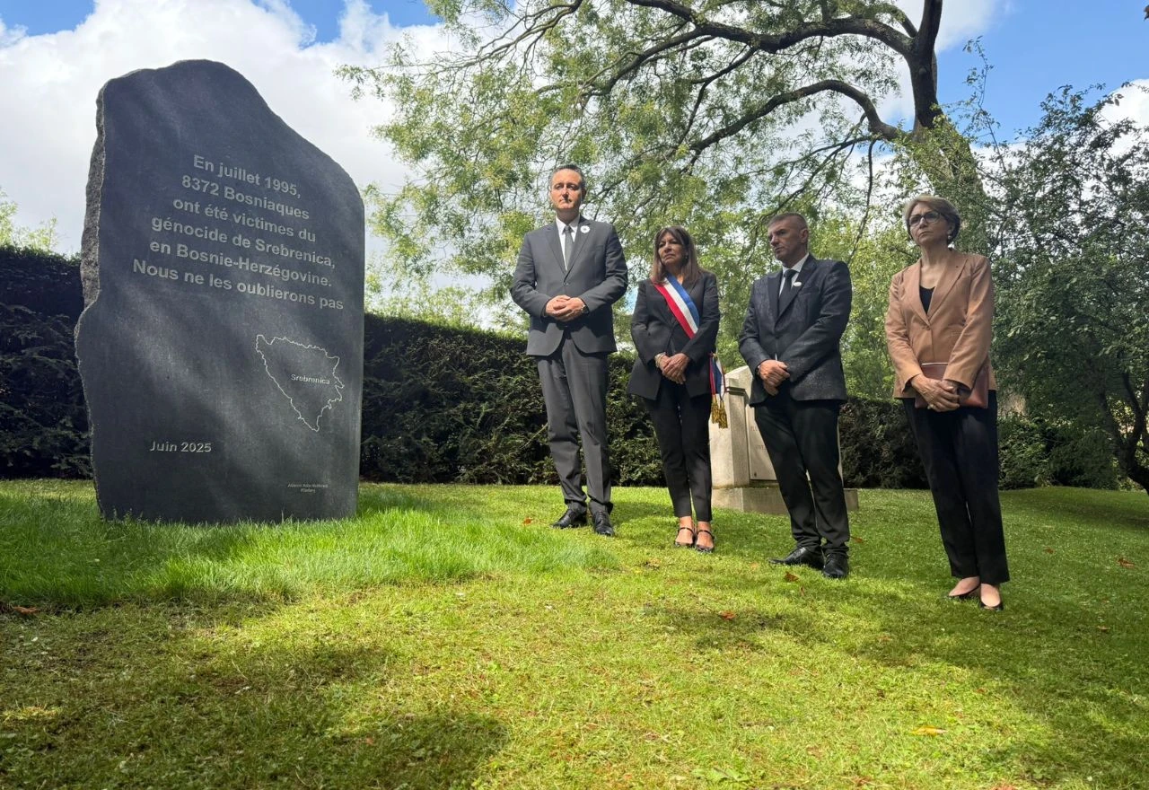 U Parizu otvoren Spomenik žrtvama genocida u Srebrenici