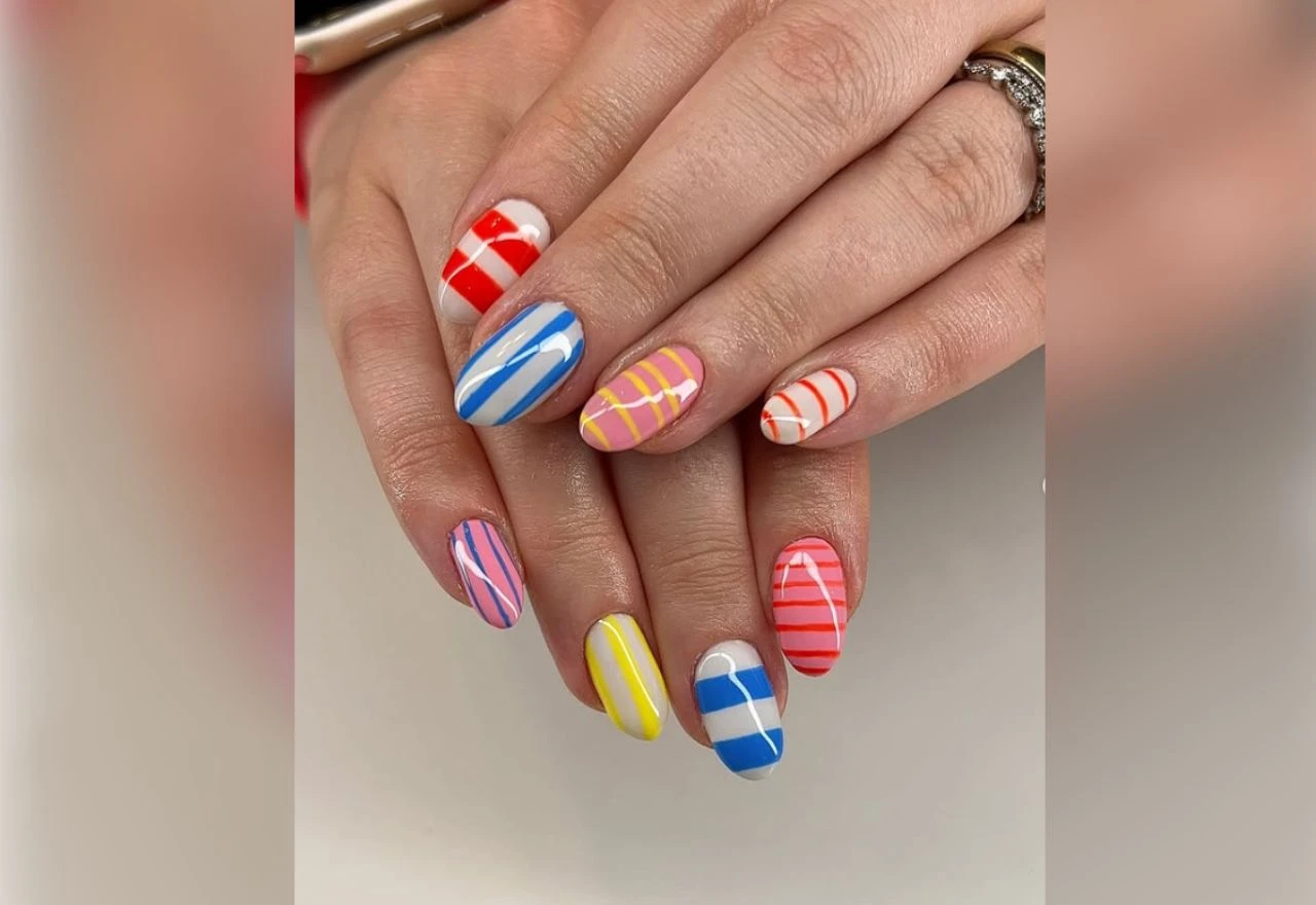 Beach towel manikir: Ljetni hit za svježi i veseli izgled noktiju