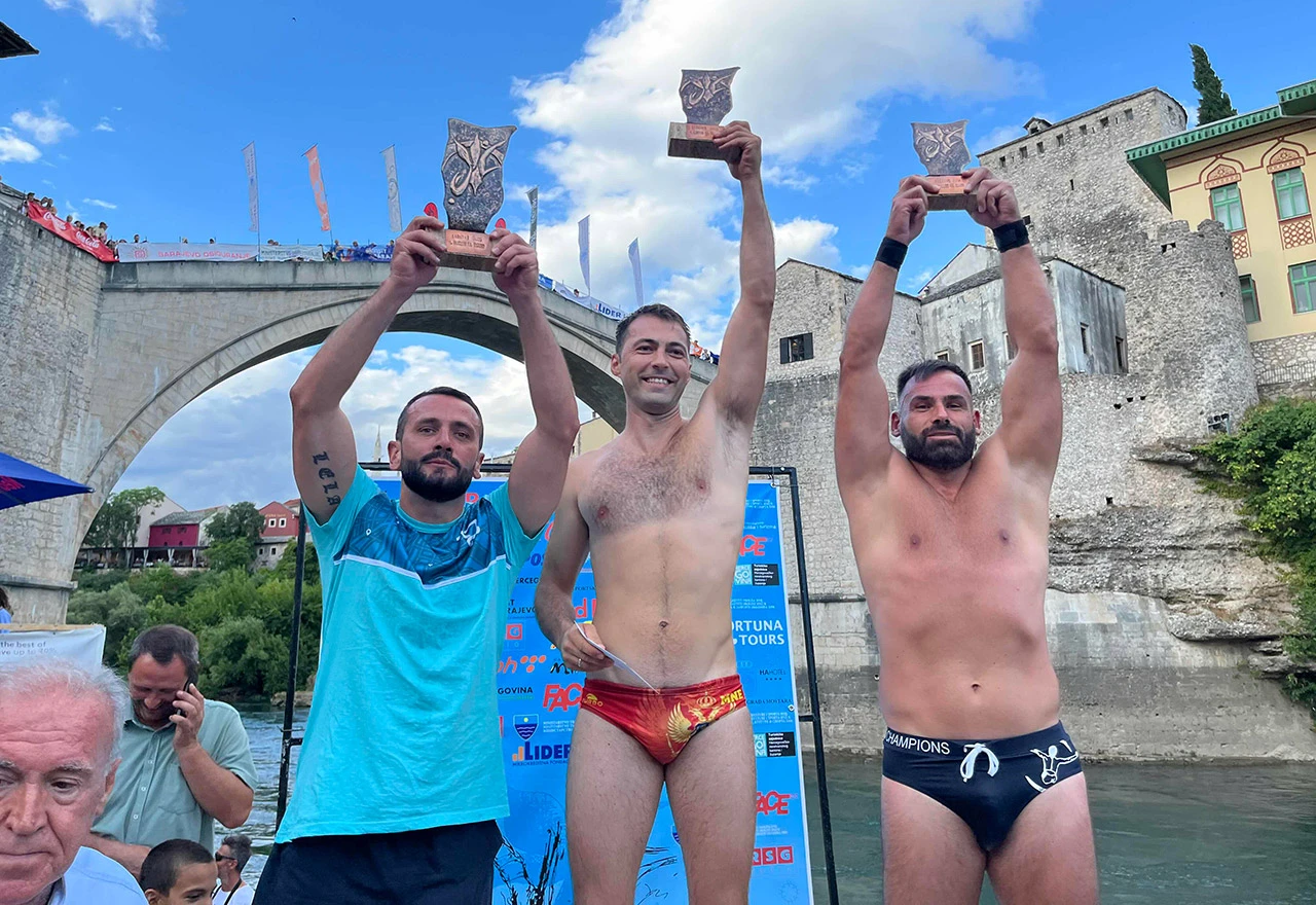 Emil Tiro i Evald Krnić pobjednici tradicionalnih skokova sa Starog Mosta