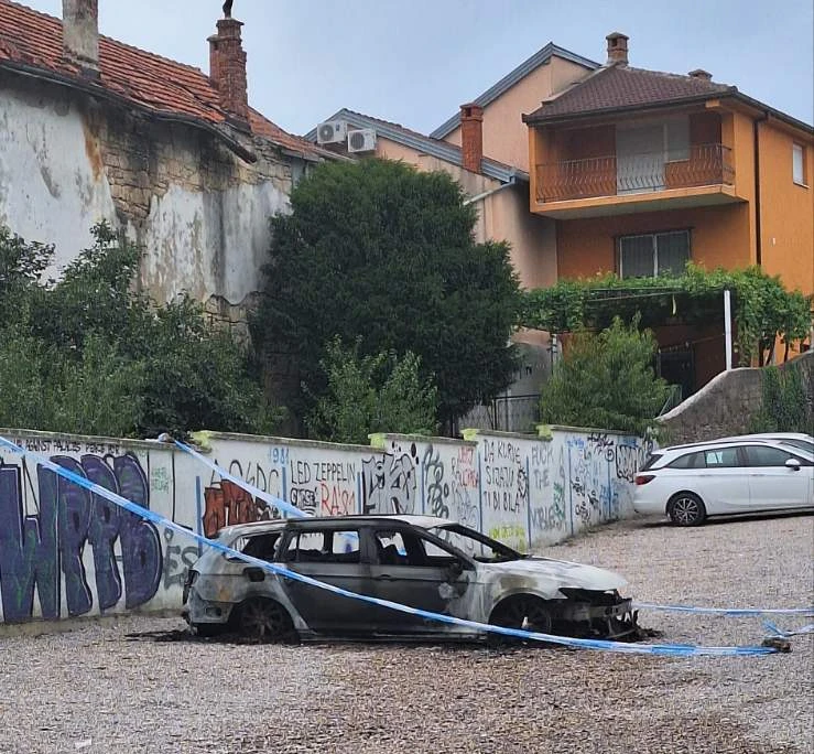 Požar na automobilu u Mostaru