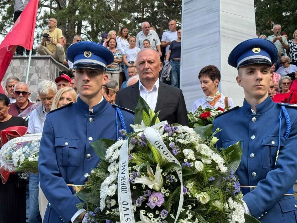 Traži se odgovor Turske: U čije ime Helez nabavlja oružje?
