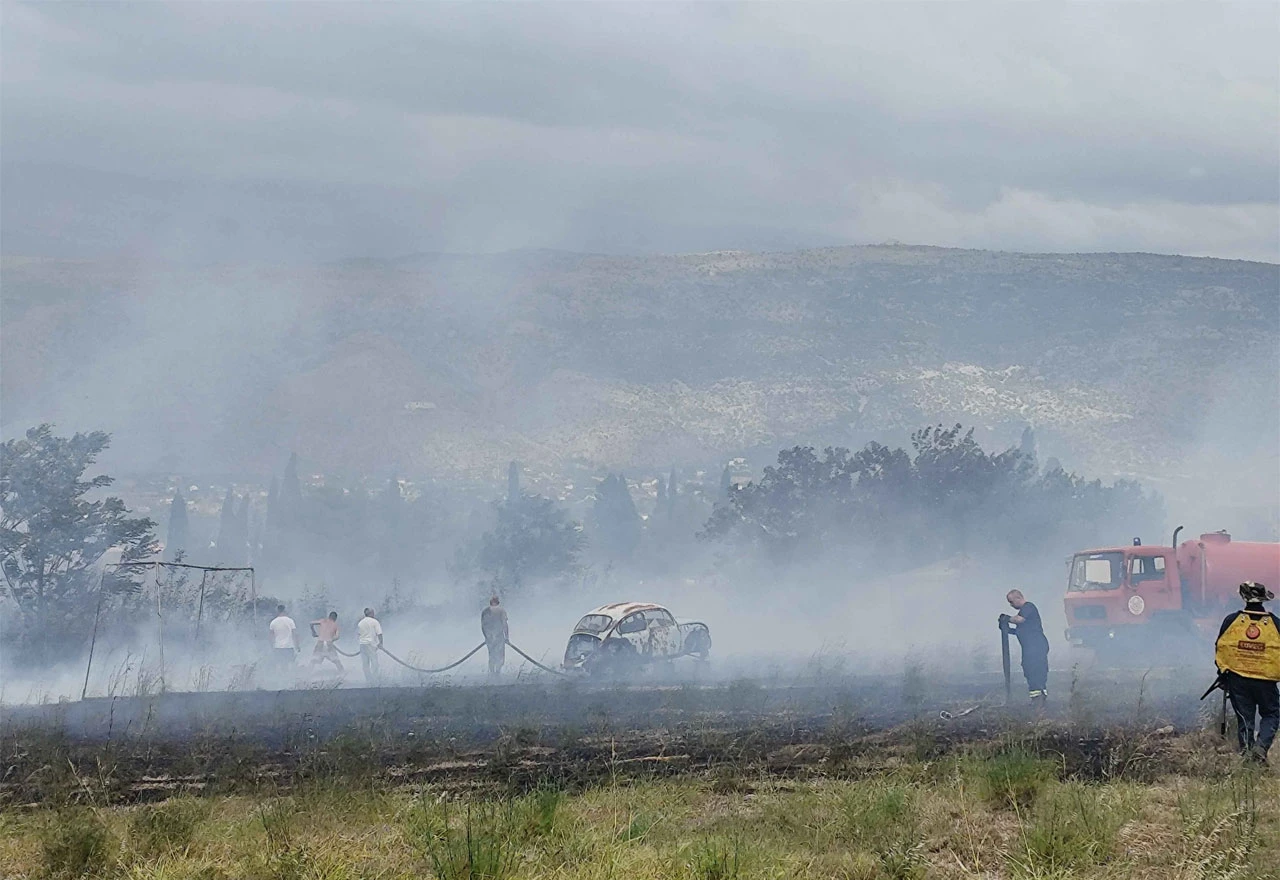 FOTO | Požar u Rodoču: Situacija na terenu nije dobra