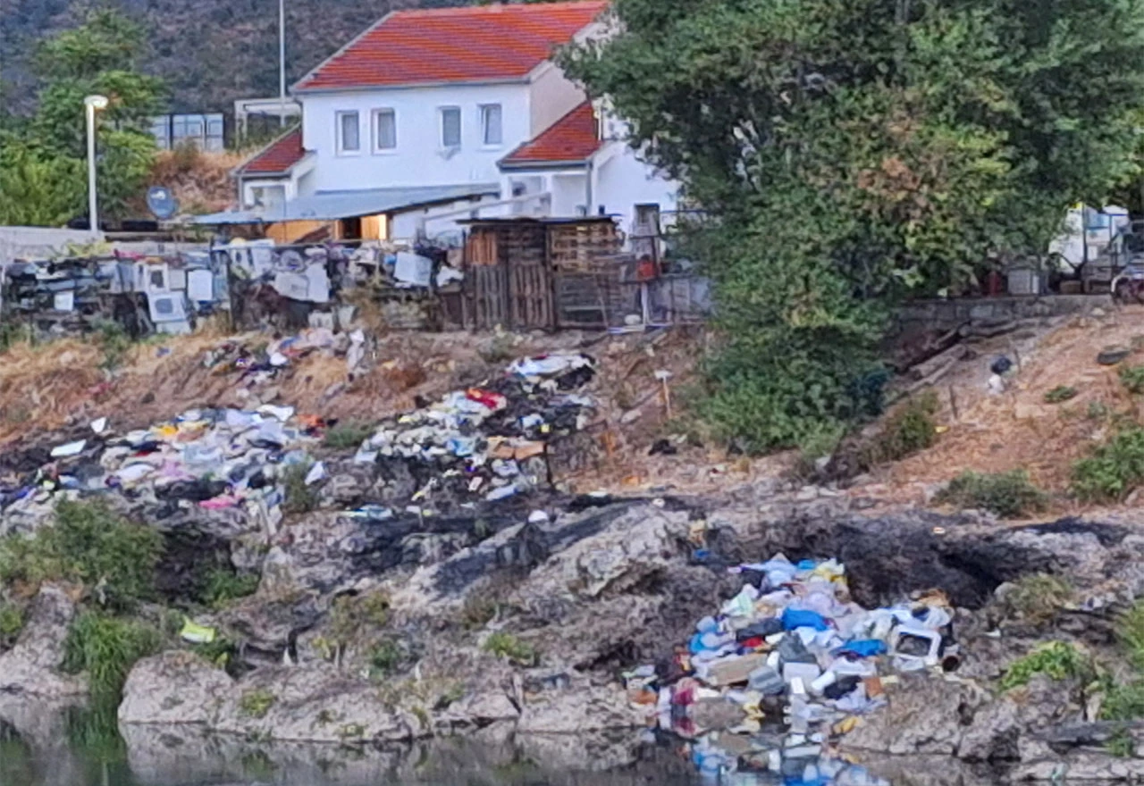 Mostar: Velika količina smeća uz Neretvu na Bišće polju