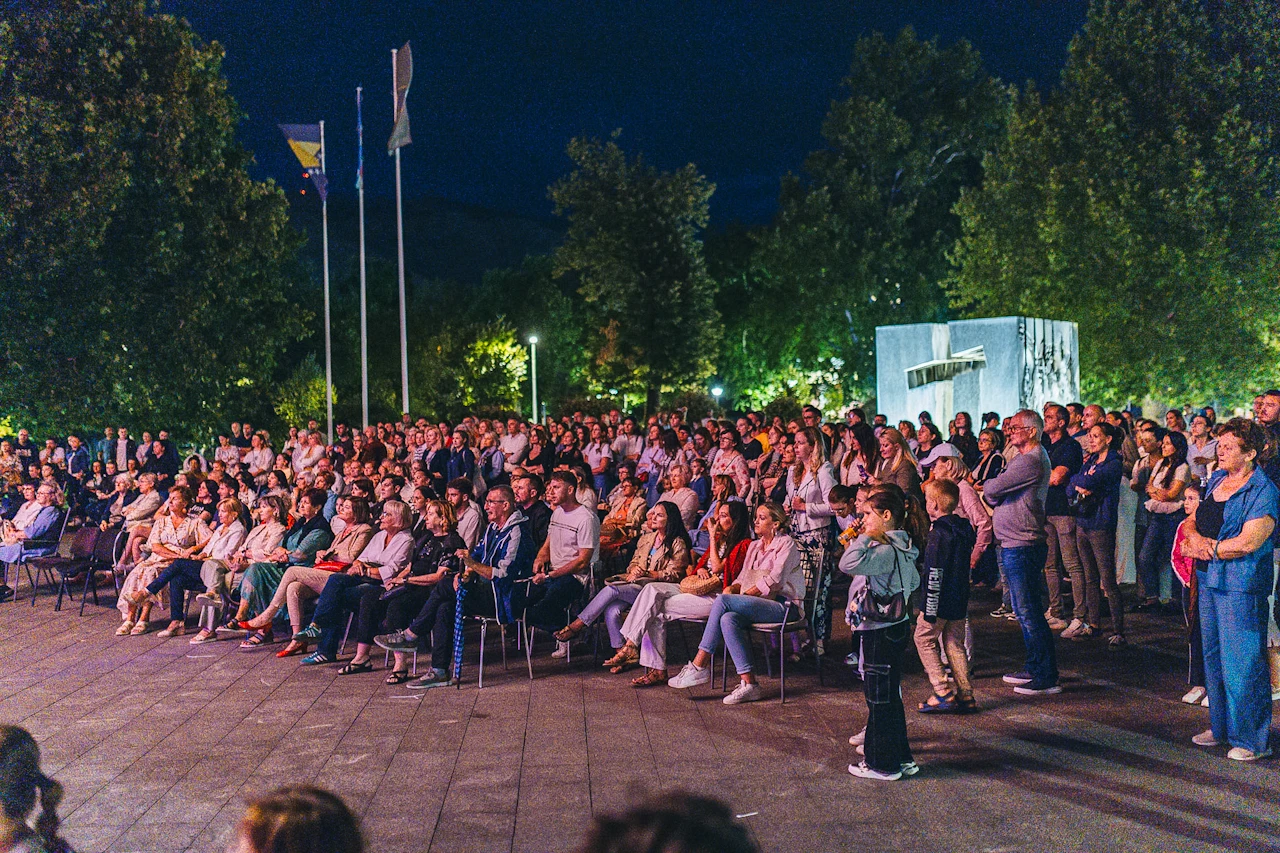 FOTO / VIDEO | Mostar odao počast Oliveru Dragojeviću