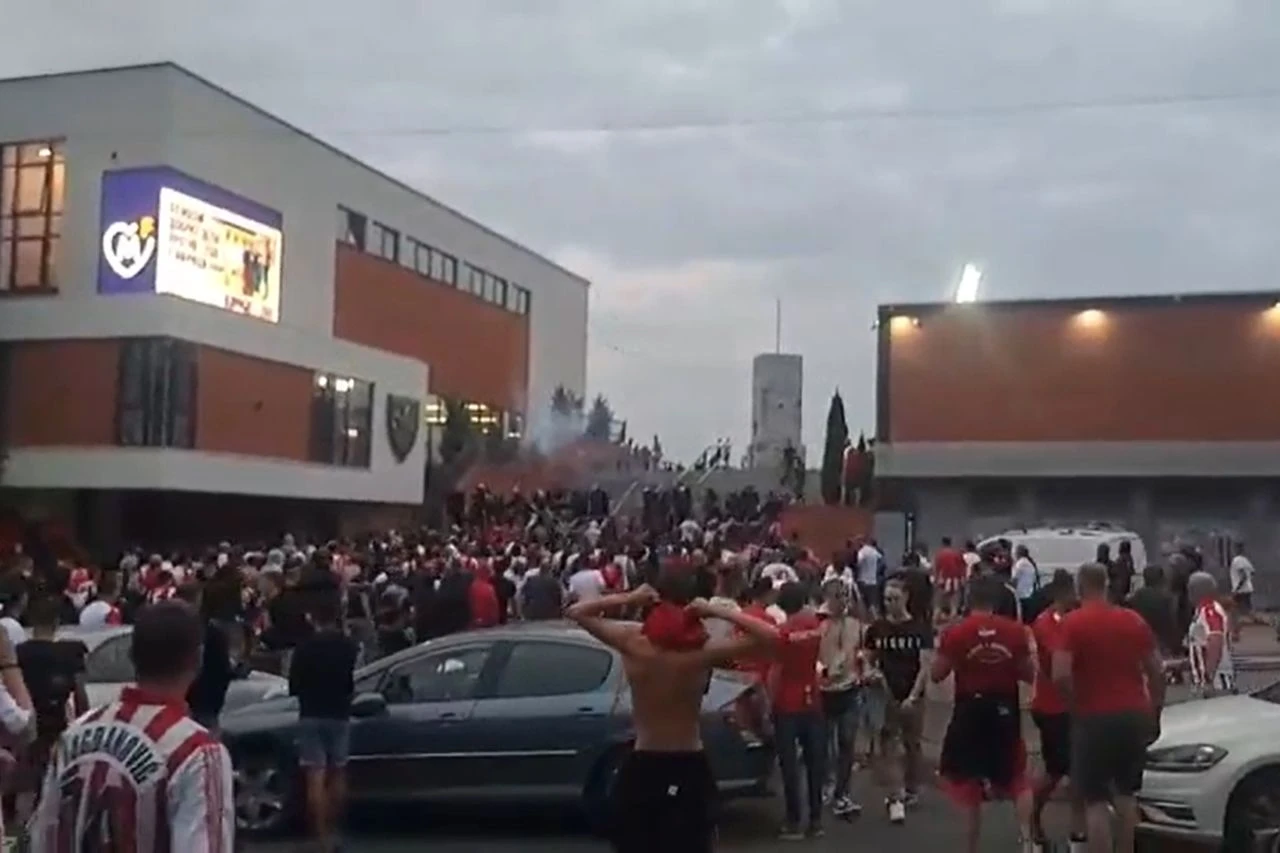 Žestoki sukobi navijača Crvene Zvezde i policije u Beogradu