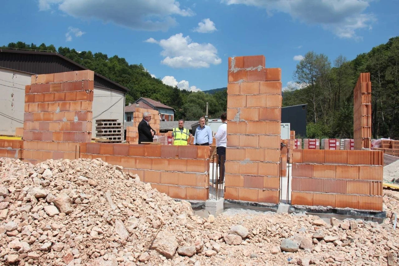 Jablanica: Potpisani ugovori s 50 domaćinstava za obnovu kuća