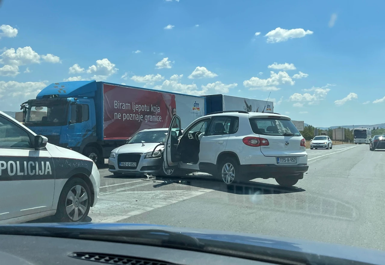 Mostar: Sudar dva vozila na Bišću Polju