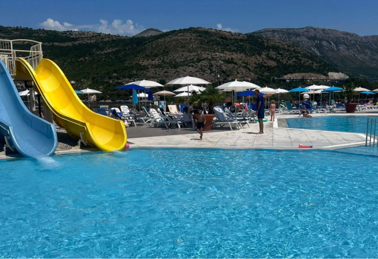 Dvije osobe prijavljene zbog smrti djeteta na vodenom toboganu