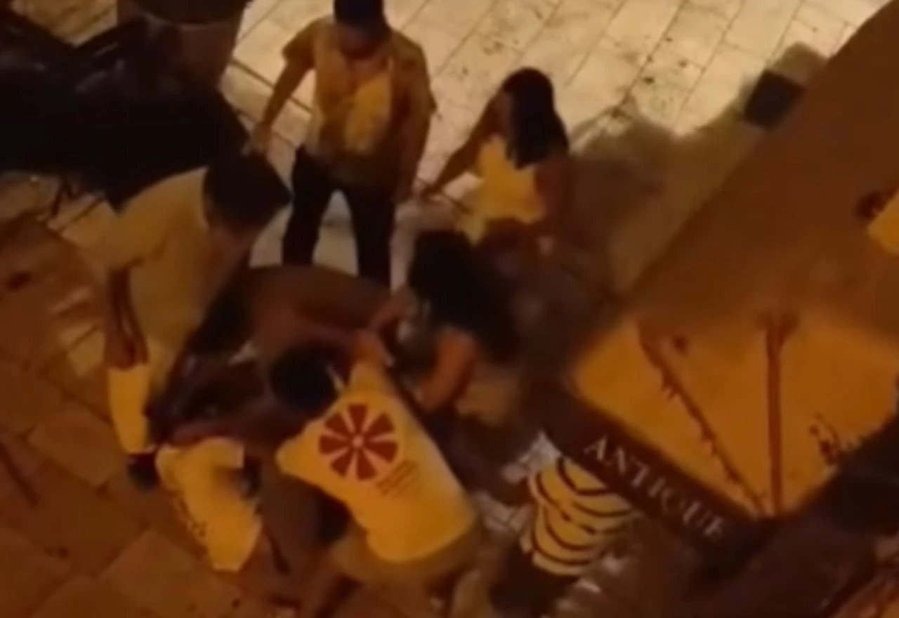 VIDEO | Tučnjava turista u centru Splita: Mladić izudaran pred restoranom