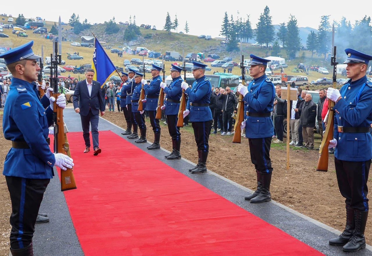 Bećirović na Vlašiću: Susjedske veze treba smatrati svetinjom, svi smo upućeni jedni na druge