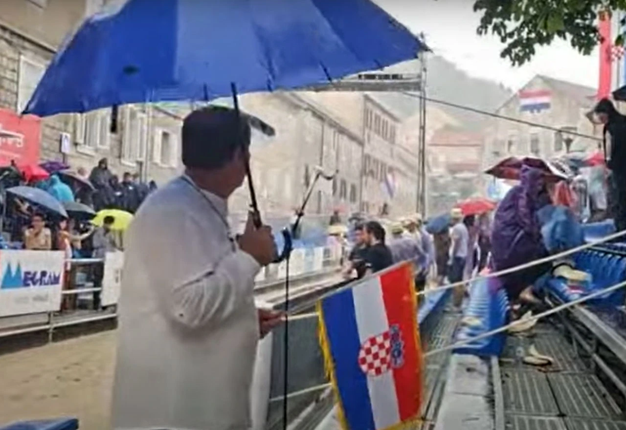 VIDEO | Sinjska Alka odgođena: Tisuće gledatelja pobjegle s tribina