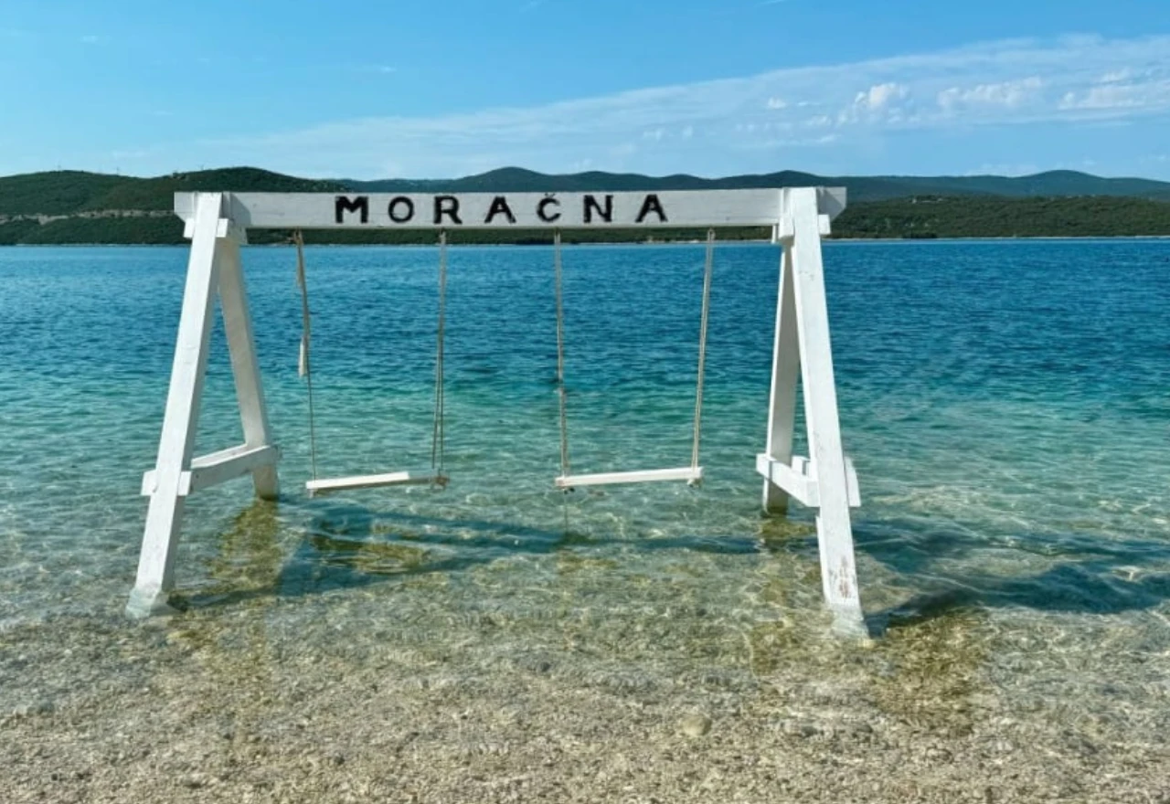 Otkrijte skriveni biser kraj Neuma: Plaža s besplatnim parkingom i kristalno čistim morem
