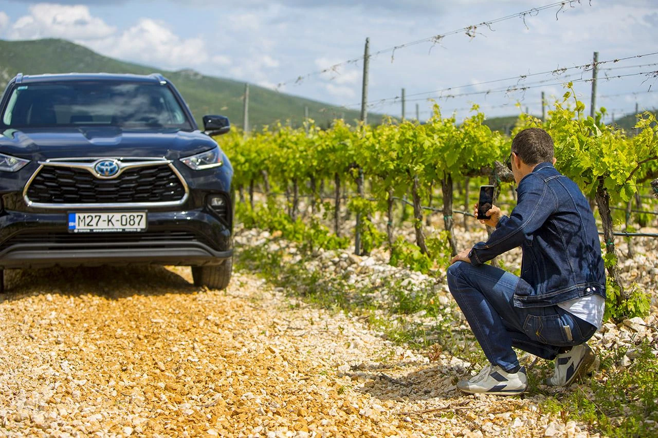 Toyota najavljuje električni Highlander i novu generaciju RAV4 za 2026.