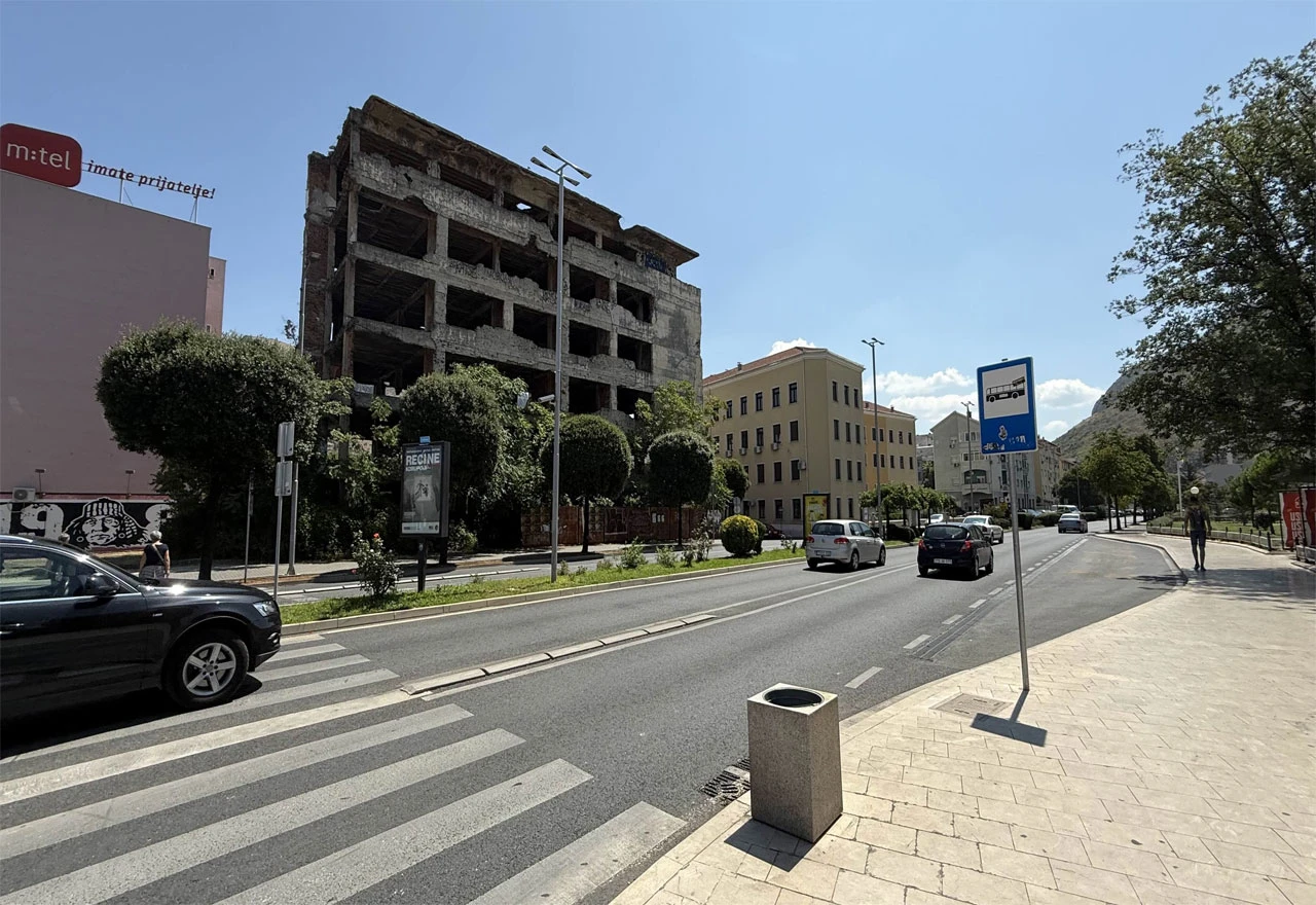 FOTO | Stanari iz okolnih zgrada žive uz pacove i smrad
