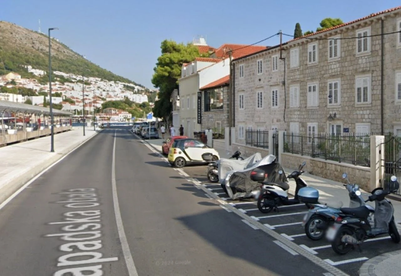 Namjerno oštetio trinaest vozila pa završio u bolnici