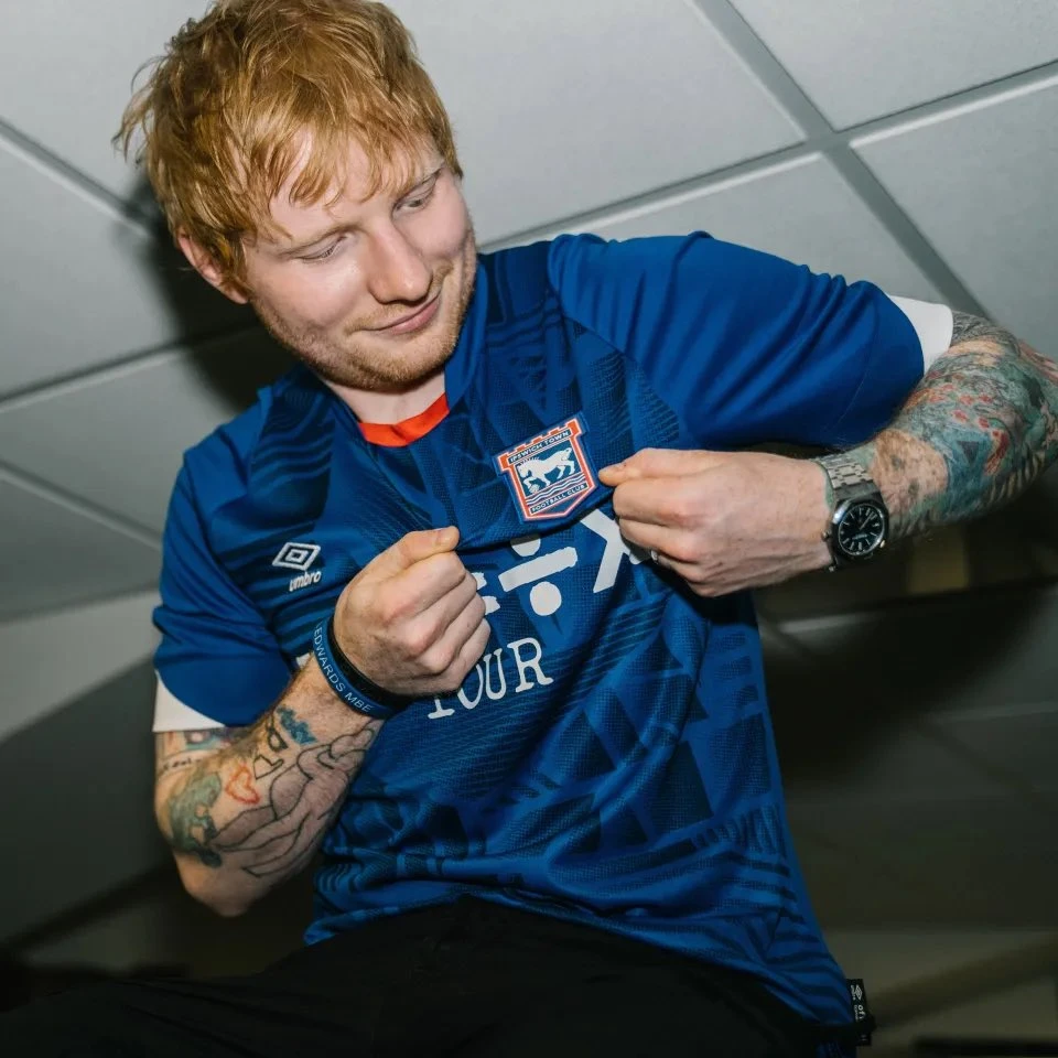 Ipswich Town pod brojem 17 prijavio slavnog engleskog pjevača!?