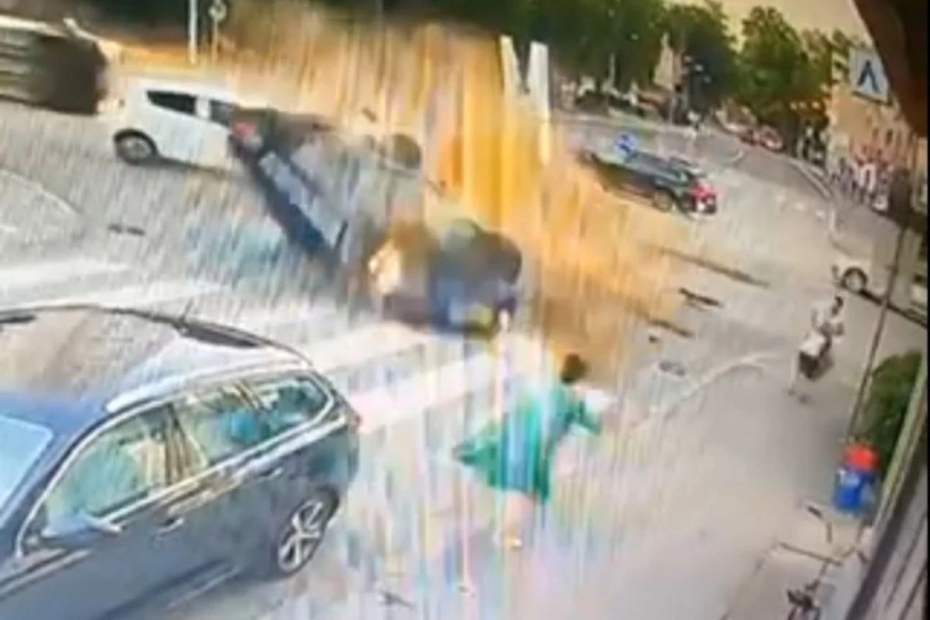 VIDEO: Teška prometna nesreća u centru Banje Luke – žena za dlaku izbjegla smrt