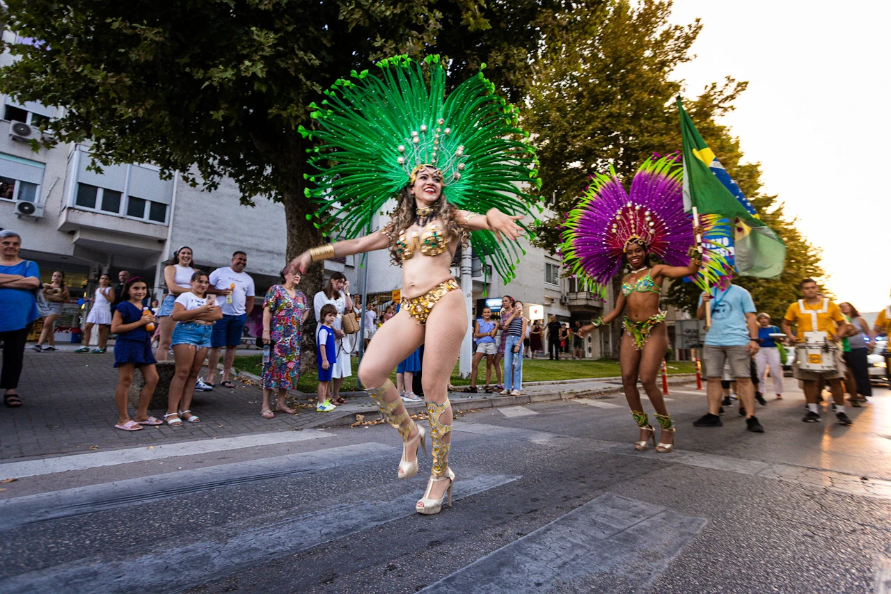 FOTO | Karneval u Čapljini donio boje, ritam i egzotične plesačice
