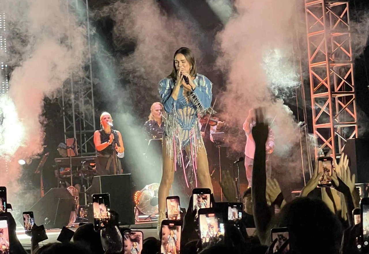 FOTO | Veliki koncert Severine u Travniku rasplesao sve prisutne