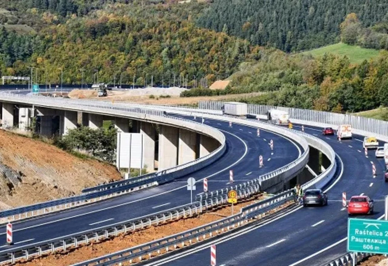 Velike gužve na granicama i privremene obustave prometa u BiH