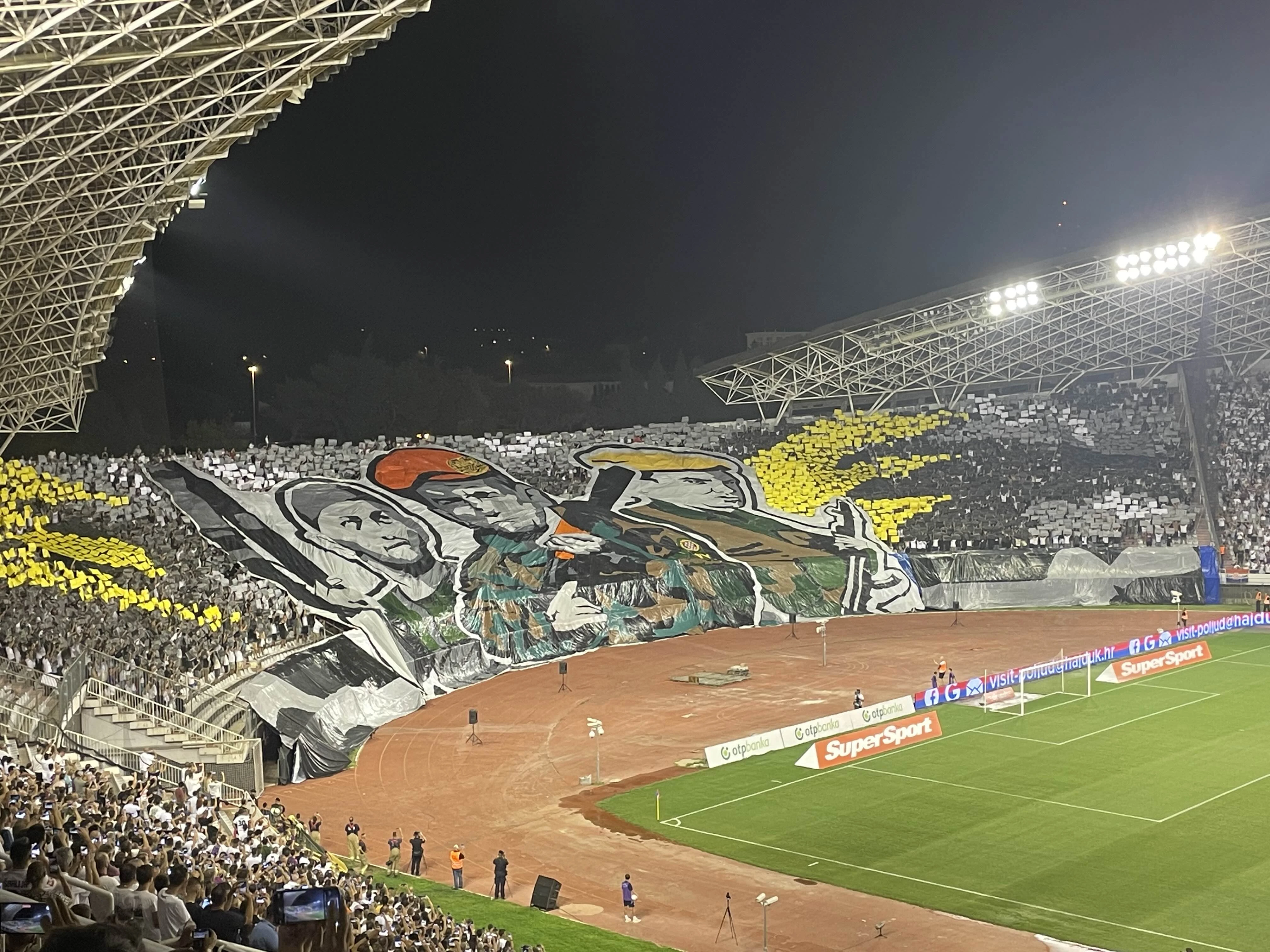 FOTO: Torcida podigla koreografiju za obljetnicu Oluje na Poljudu