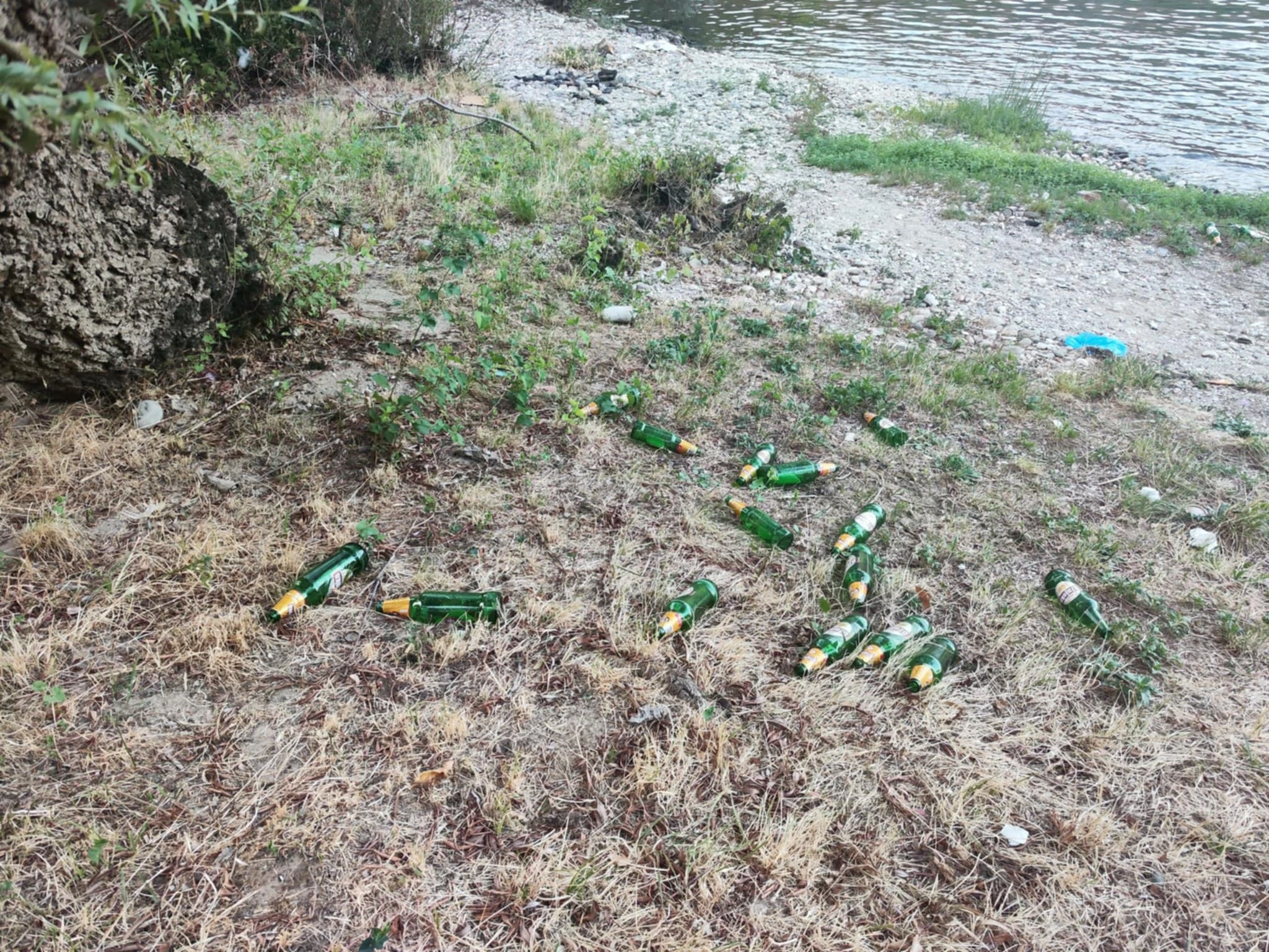 Jedna od mostarskih plaža - Od obiteljske oaze do neurednog kupališta