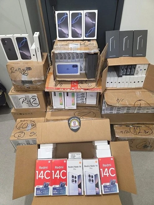Krijumčarenje u hladnjači: Vozač iz BiH ostao bez 384 mobitela i dobio kaznu