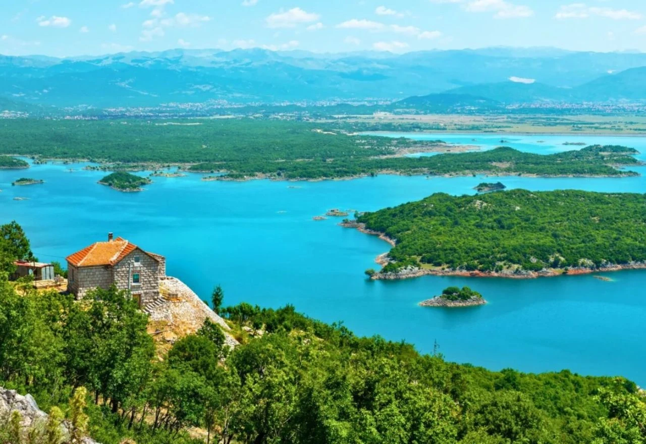Najveće jezero Balkana: Skriva 50 otoka i raj je za ptice iz cijele Europe