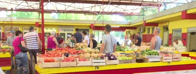 VIDEO | Visoke vrućine i cijene odvraćaju kupce s mostarske tržnice