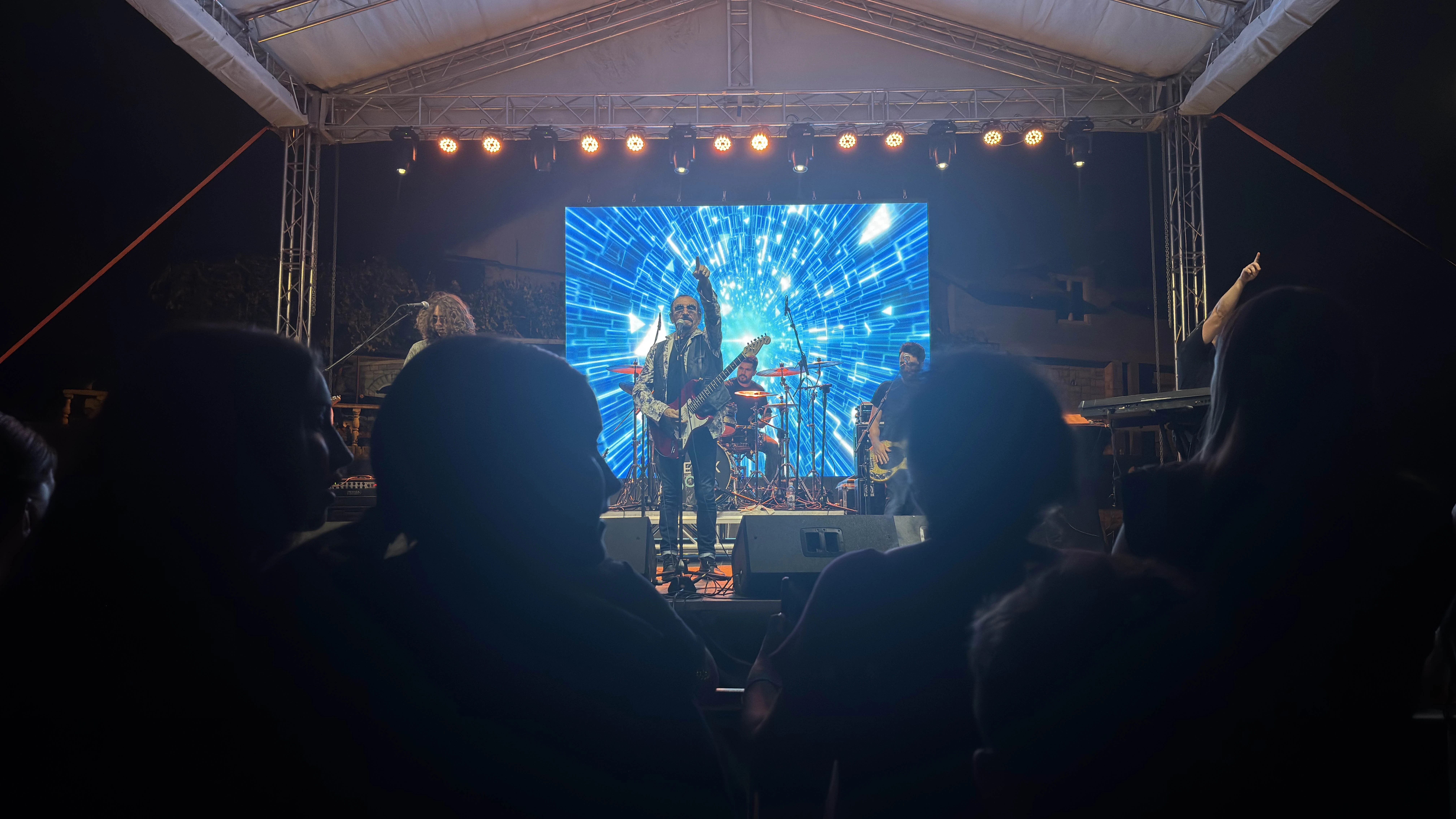 Željko Bebek održao koncert u Viru