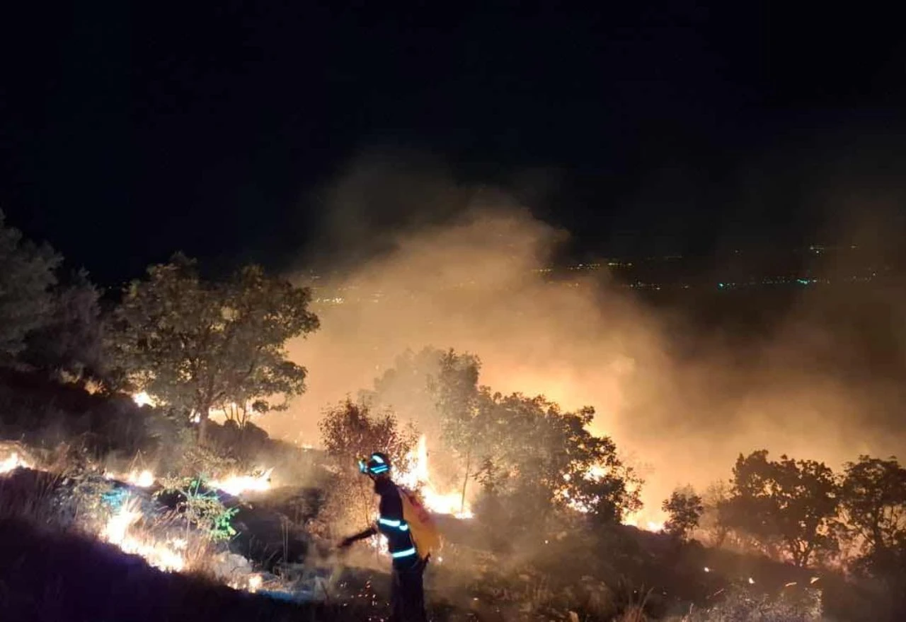 Četiri sata borbe s vatrom: Požar na Planinici stavljen pod kontrolu
