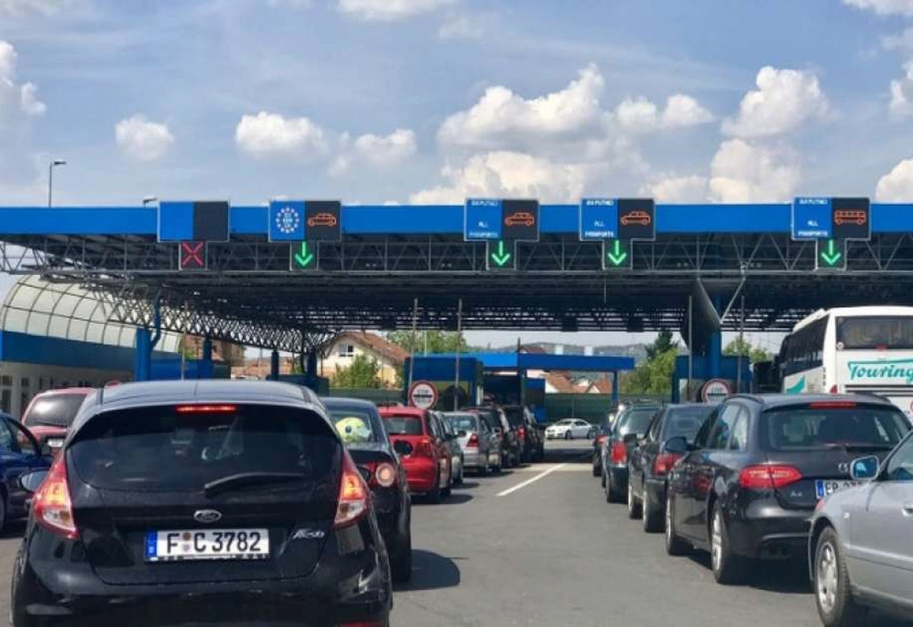 Gužve na granicama: Čekanja do 30 minuta, radovi usporavaju promet
