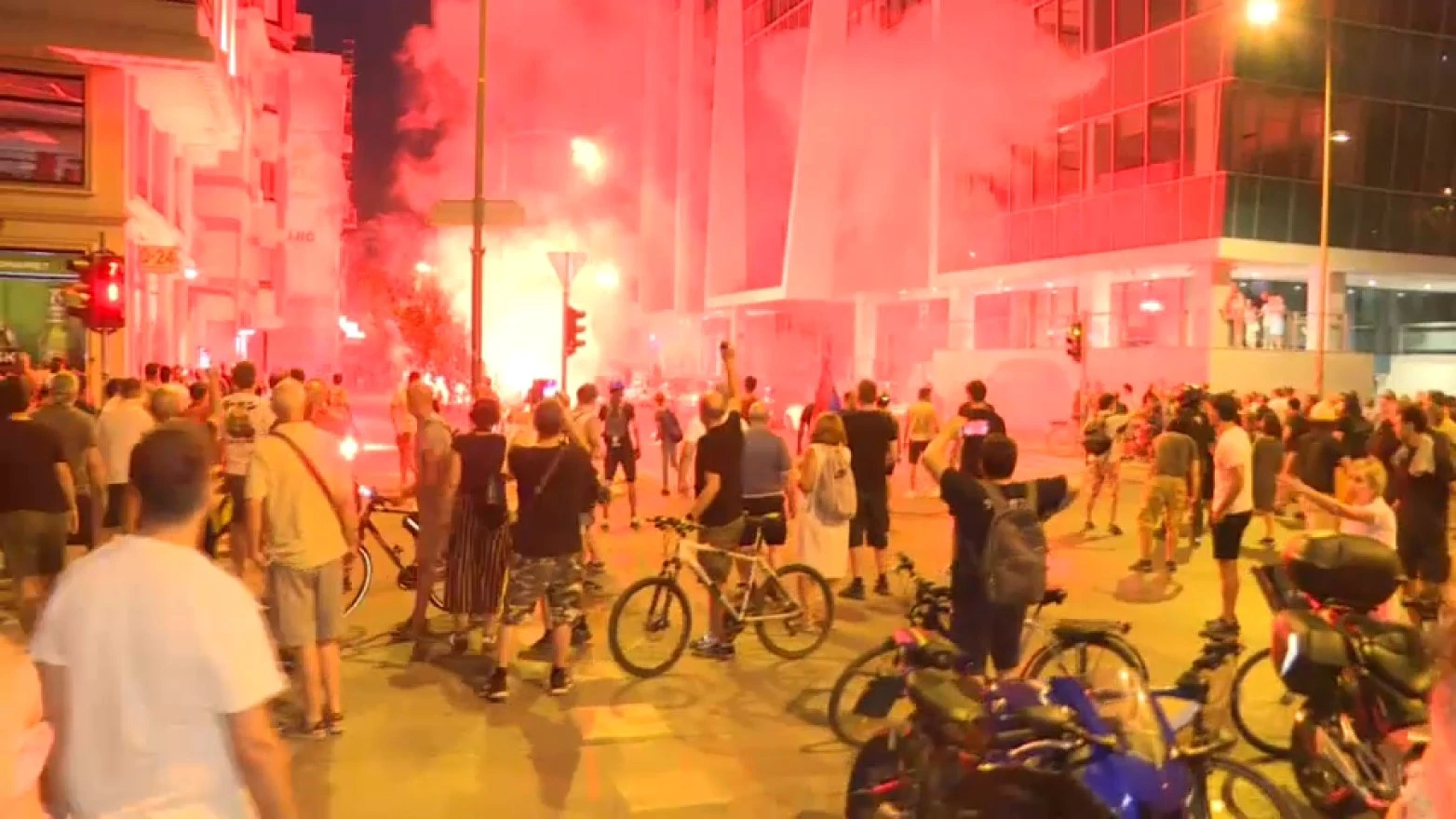 Studenti u Srbiji pozvali vojsku da prijeđe na njihovu stranu