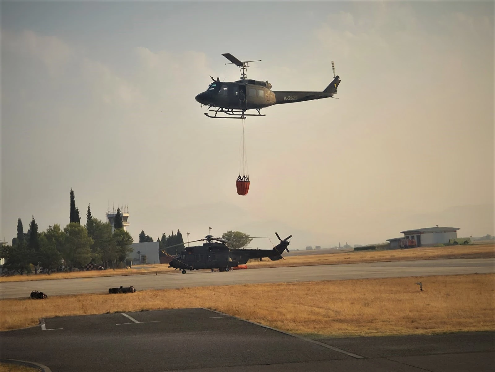 Helikopter Oružanih snaga BiH i danas gasi požare u Crnoj Gori