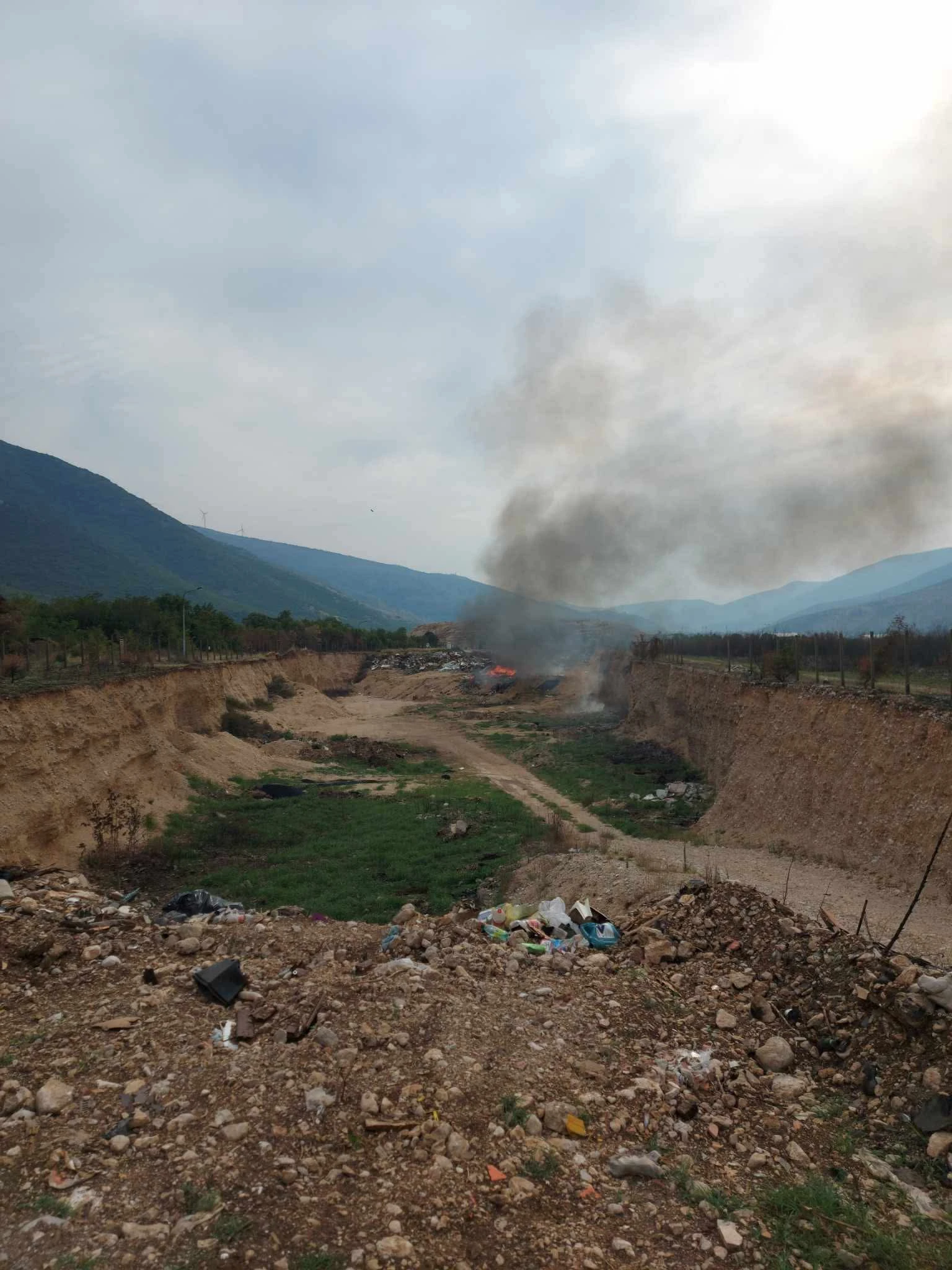 FOTO/VIDEO: Gori deponija Uborak