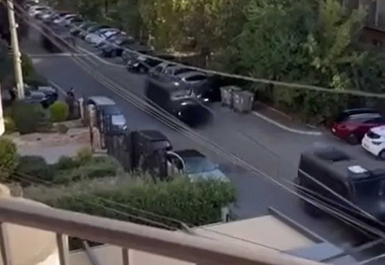 VIDEO | Vučić šalje oklopna vozila na ulice Beograda