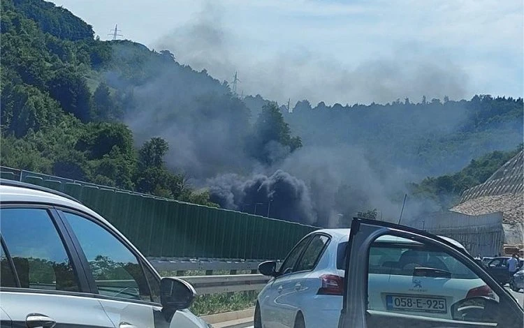 Požar u tunelu Ivan, zatvoren promet na autoputu A1