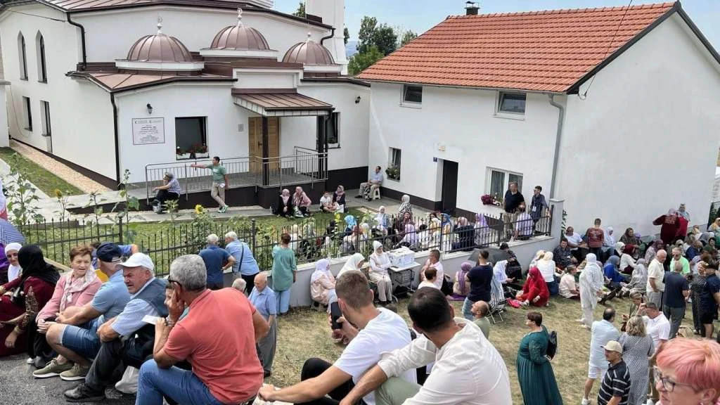 Svečano otvorena džamija u Oplećanima