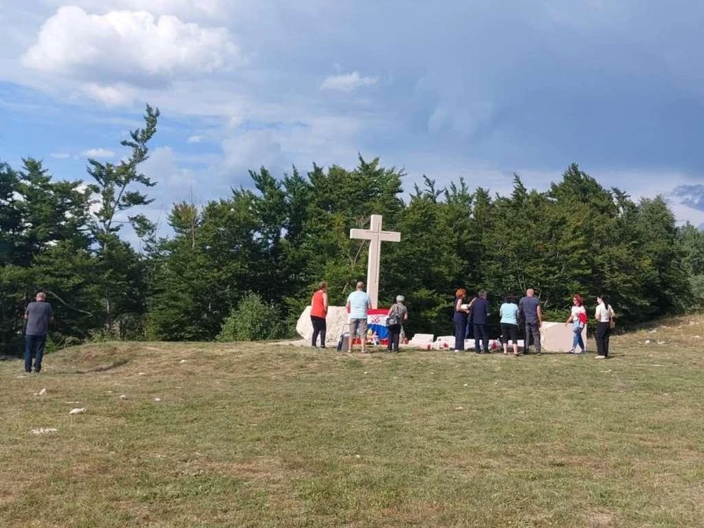 Spomen na žrtve zločina u Paklinama