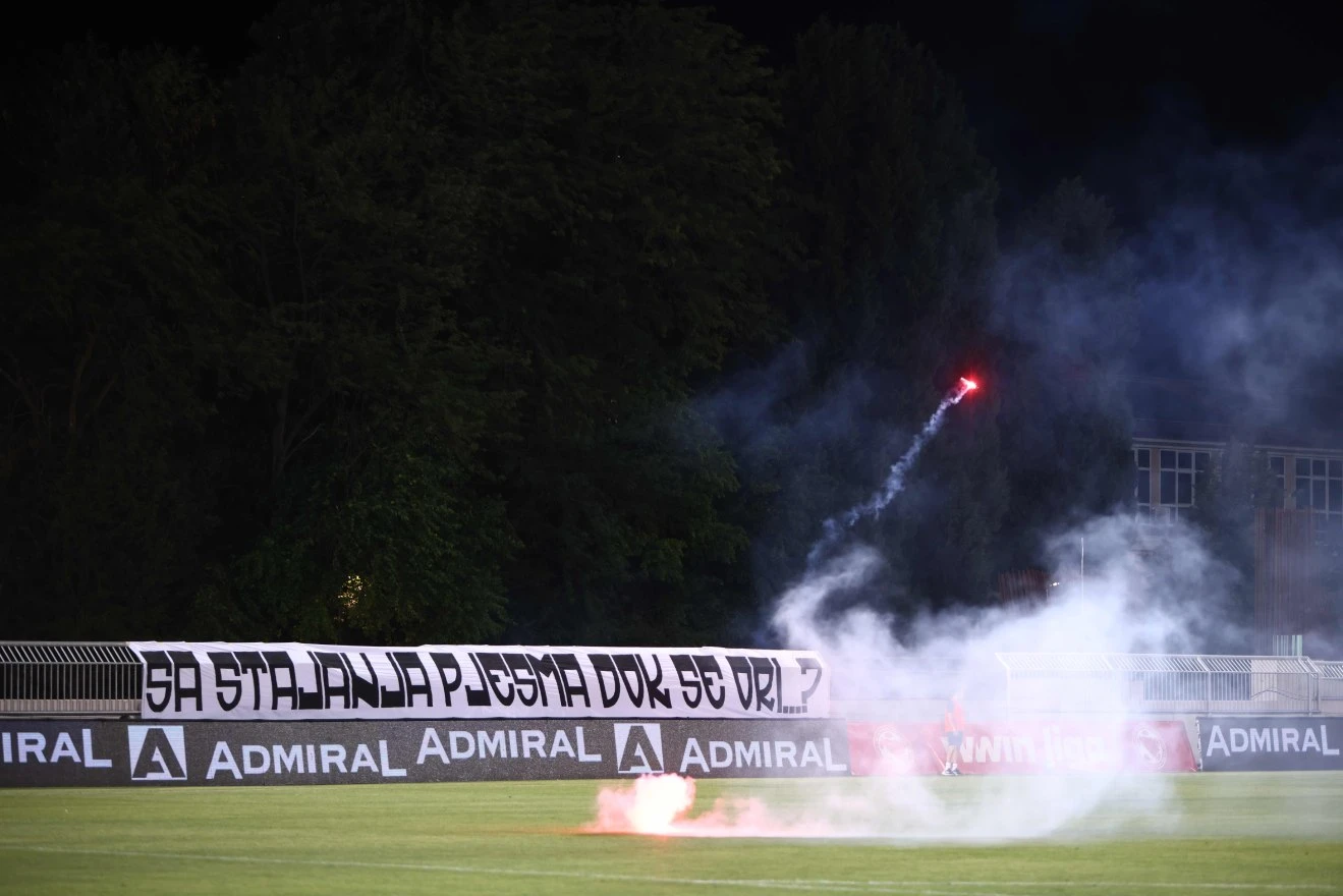 Baklje prekinule hercegovački derbi
